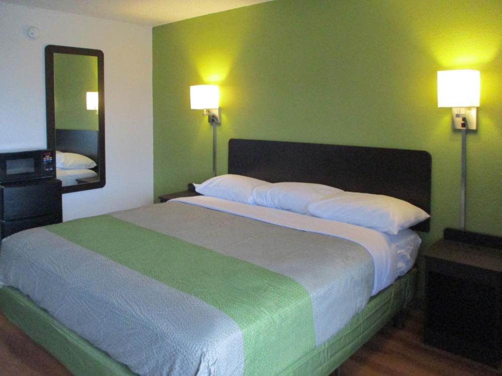 Deluxe King Room - Non-Smoking interior